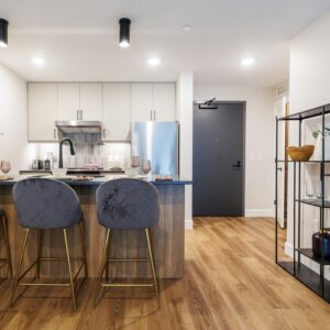 Intérieur de location meublée optimisée pour investissement LMNP